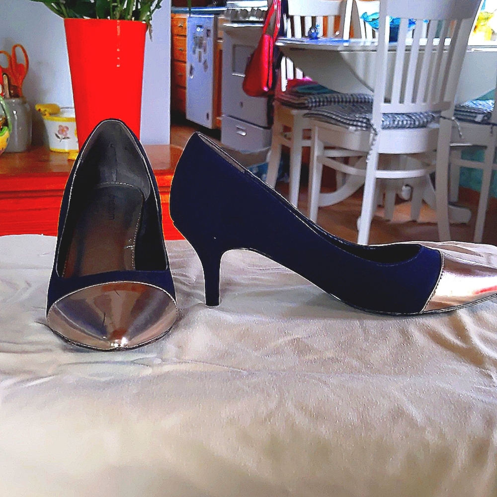 dress barn navy blue shoes